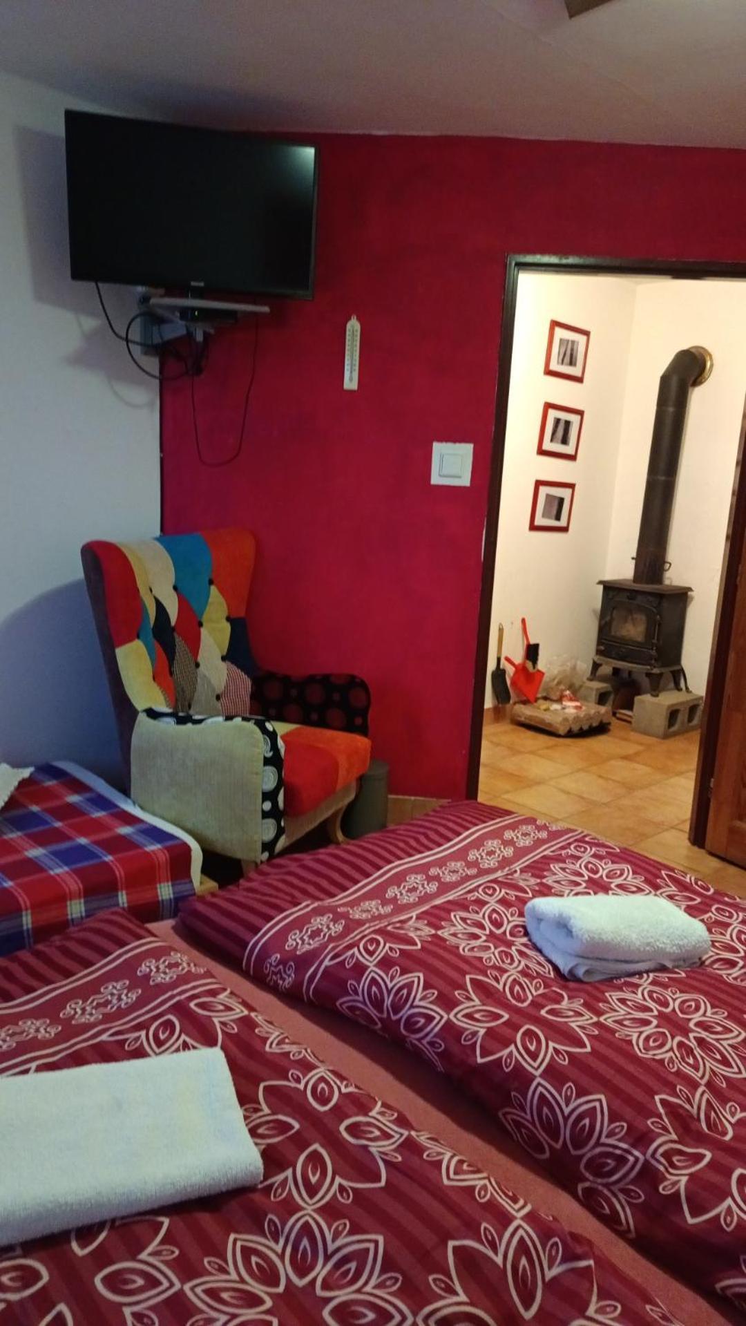 Vinny Sklep Kovarna Rohatec Zimmer foto