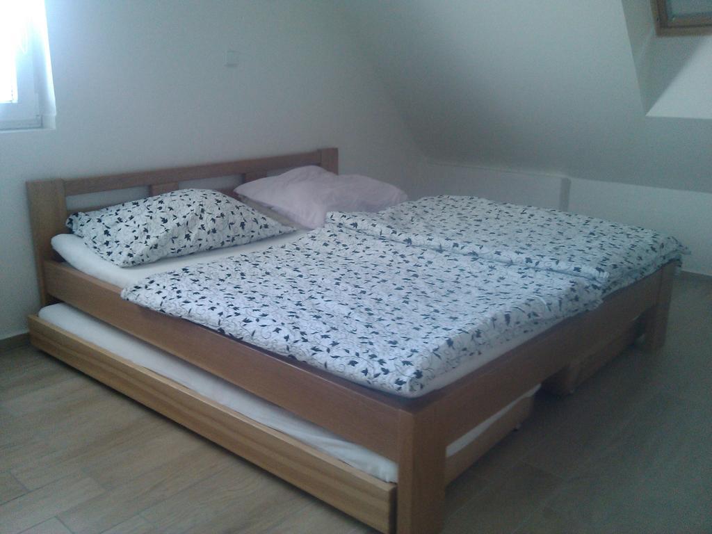Vinny Sklep Kovarna Rohatec Zimmer foto